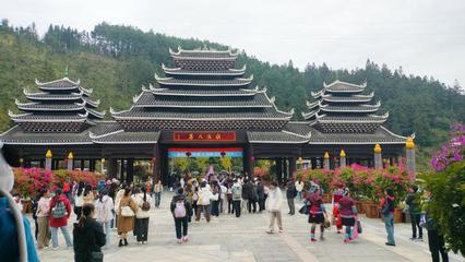 【三全育人】獨(dú)秀踐知:歷史文化與旅游學(xué)院旅游與酒店管理系開(kāi)展程陽(yáng)八寨實(shí)地考察活動(dòng)